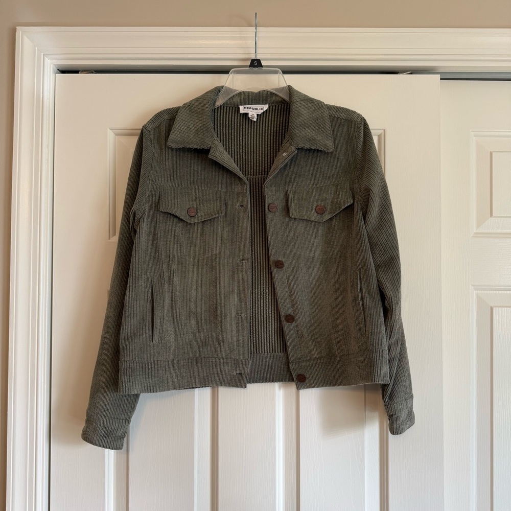 For the Republic Green Corduroy Ribbed collared Jacket Buttons unlined Small